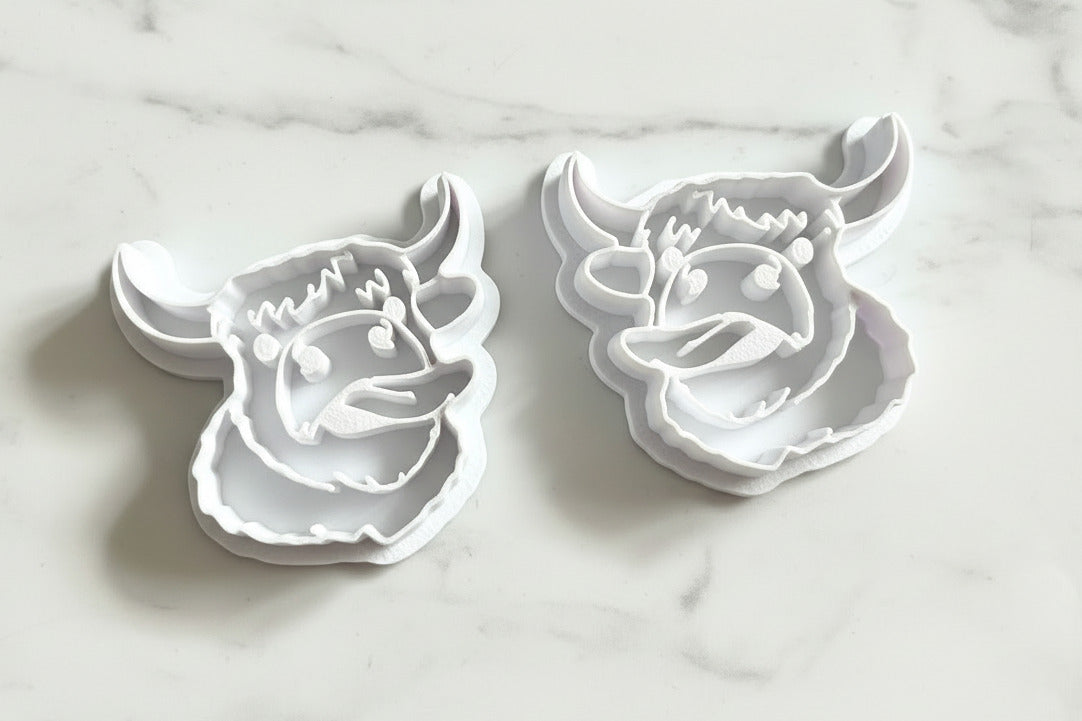 Cow with tongue out mirrored set