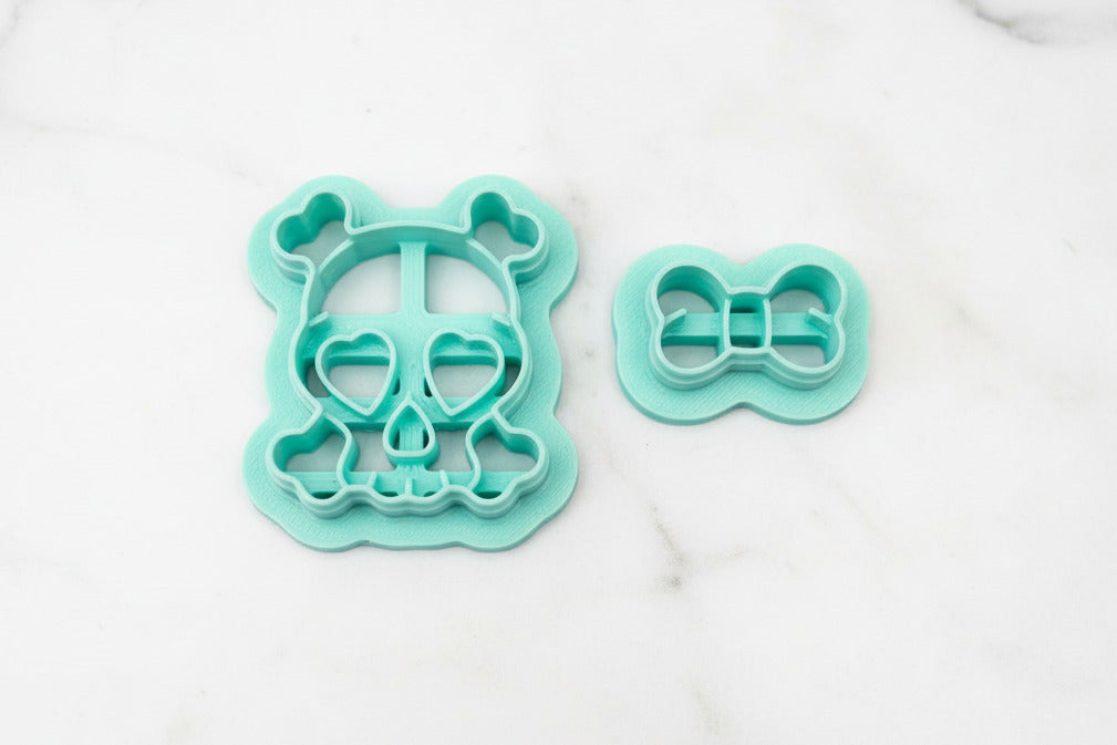 Skull with heart eyes and bow