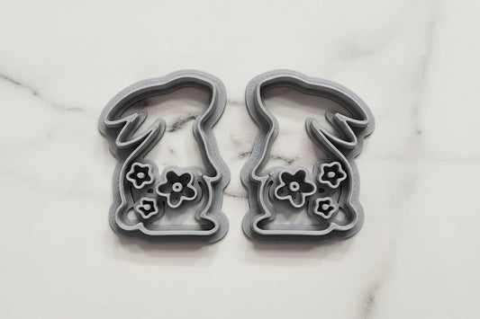 Bunnies with daisies mirrored set