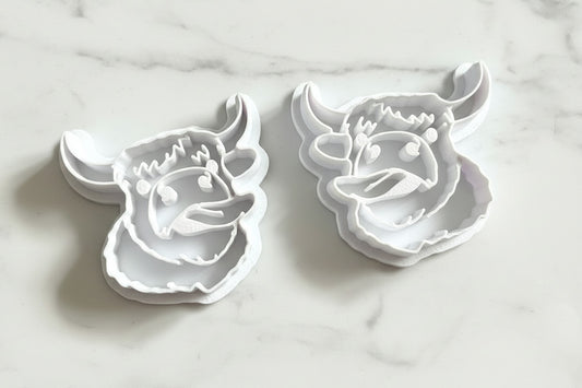 Cow with tongue out mirrored set