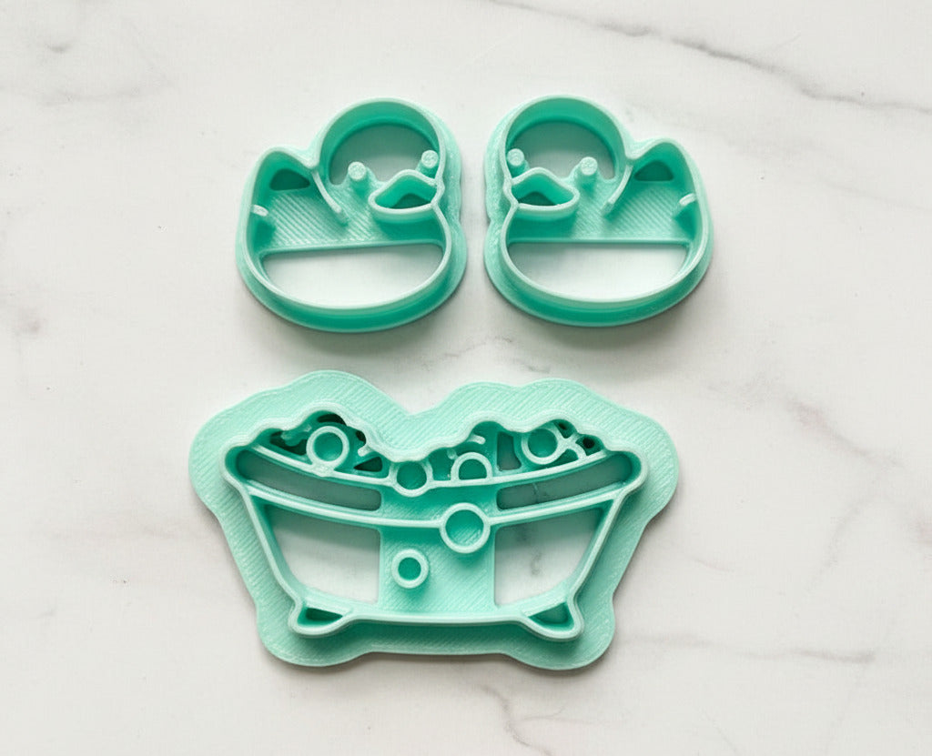 Bath tub and 2 rubber ducks set