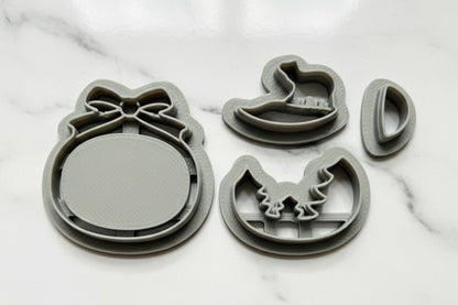 Polar bear winter ornament